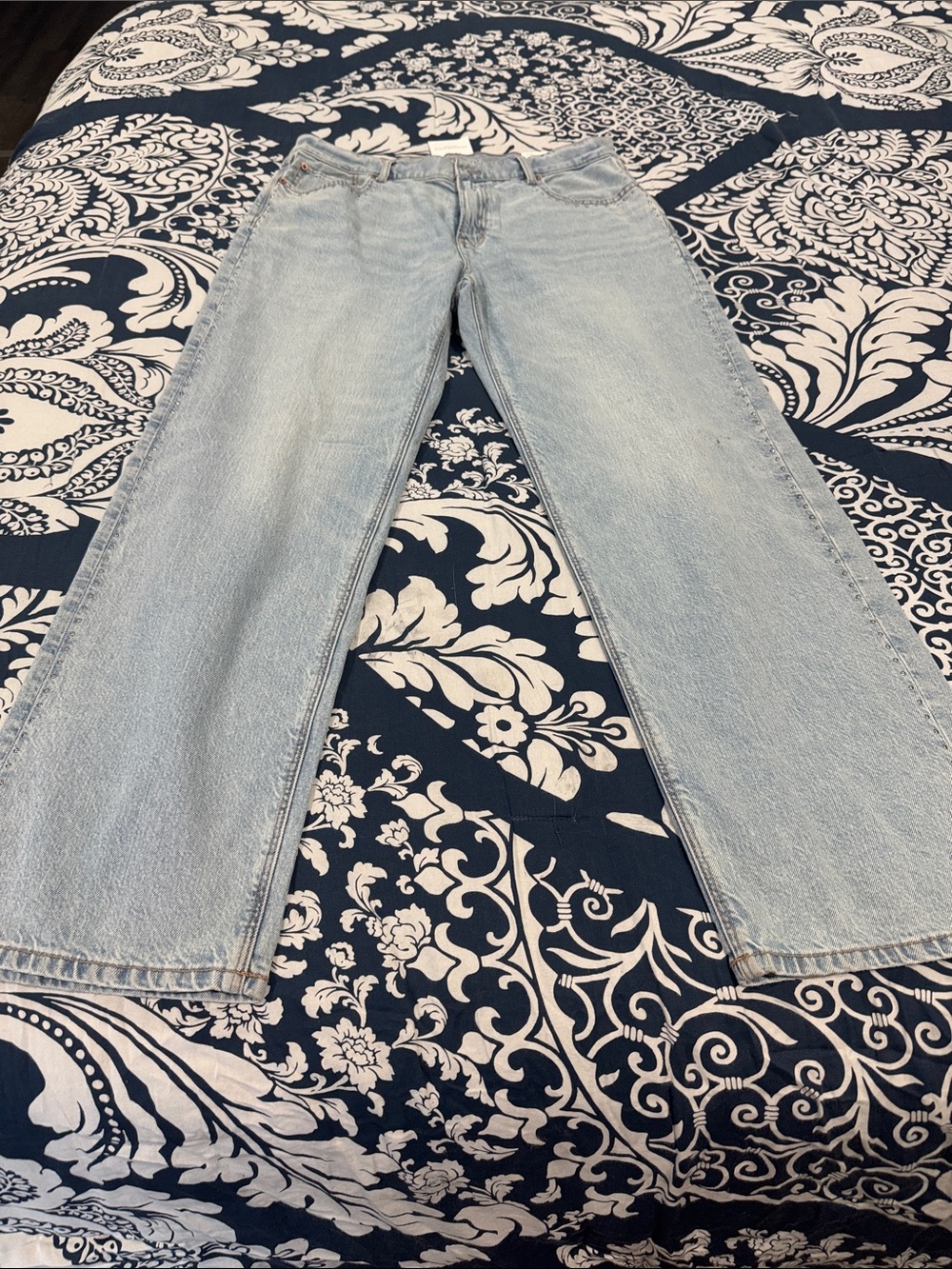 American Eagle Outfitters Light Blue Straight Leg Jeans. Needs to be washed